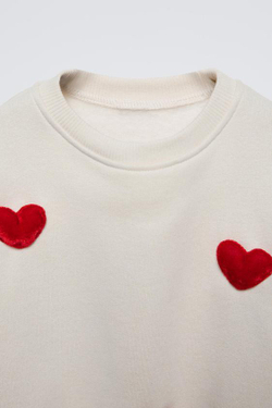 ZARA ТОЛСТОВКА С АППЛИКАЦИЯМИ «СЕРДЦЕ», ЭКРЮ