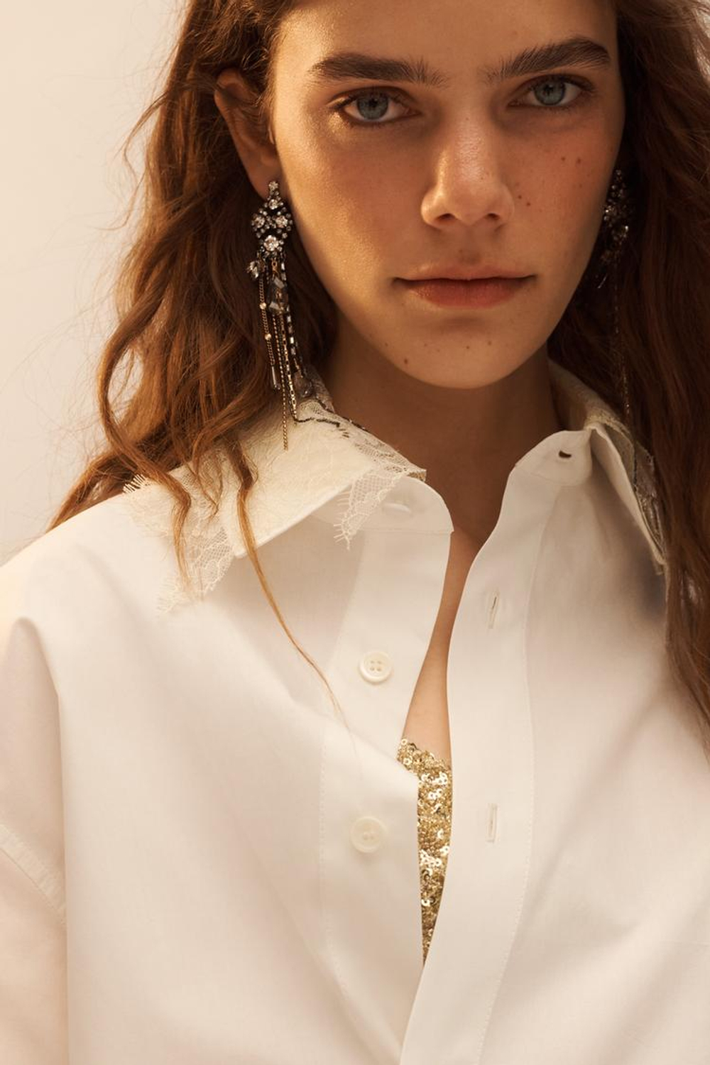 ZARA РУБАШКА ИЗ ПОПЛИНА С КРУЖЕВНЫМ ВОРОТНИКОМ, БЕЛЫЙ