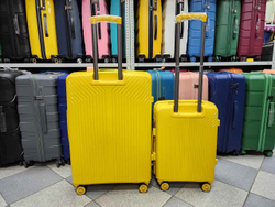 Чемодан Средний (М) полипропилен "Mironpan" съёмные колёса