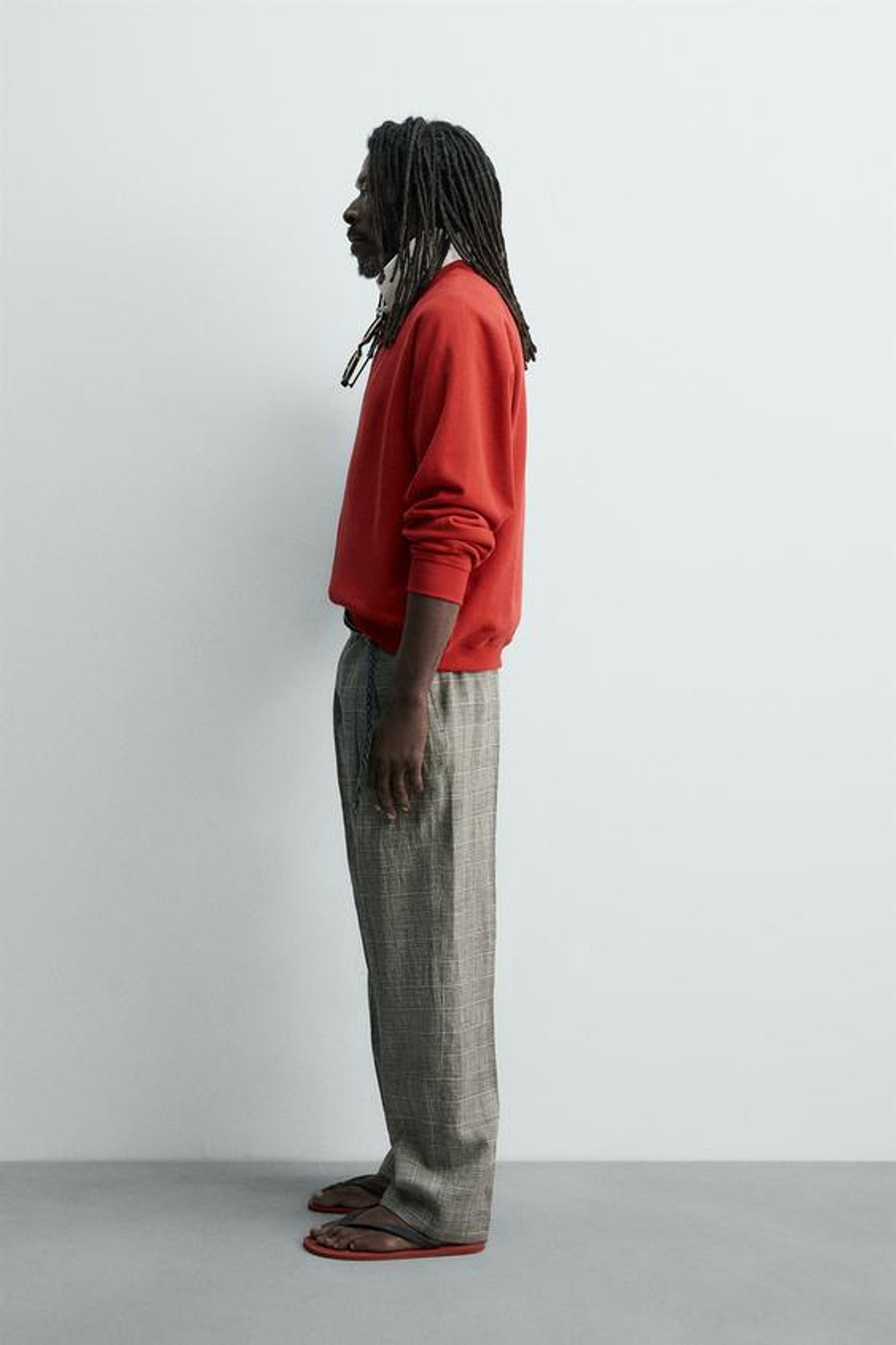 ZARA Х AARON LEVINE ТОЛСТОВКА С ЭФФЕКТОМ ПОТЕРТОСТИ, КРАСНЫЙ