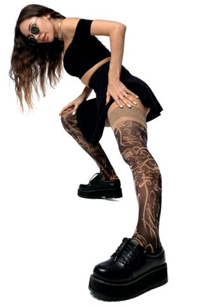 Бежево-черные чулки с принтом в виде надписей (Размер: S-M-L) (Цвет: бежевый)