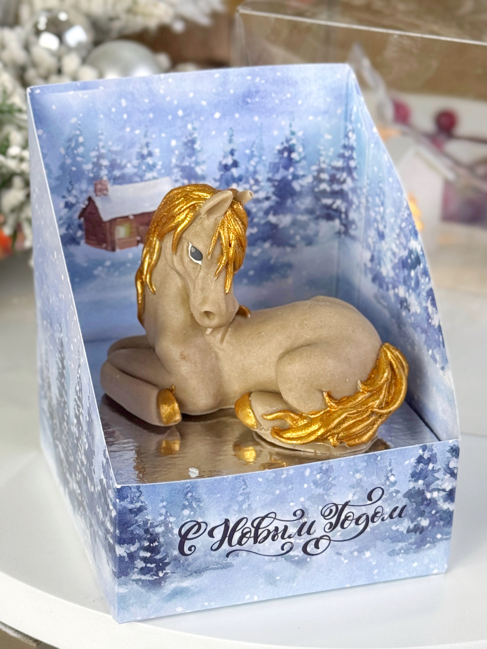 Символ года в подарочной упаковке "Златогривый конь" новый год