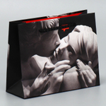 Маленький бумажный подарочный пакет LOVE - 15 х 12 см. (Цвет: черный с серым)