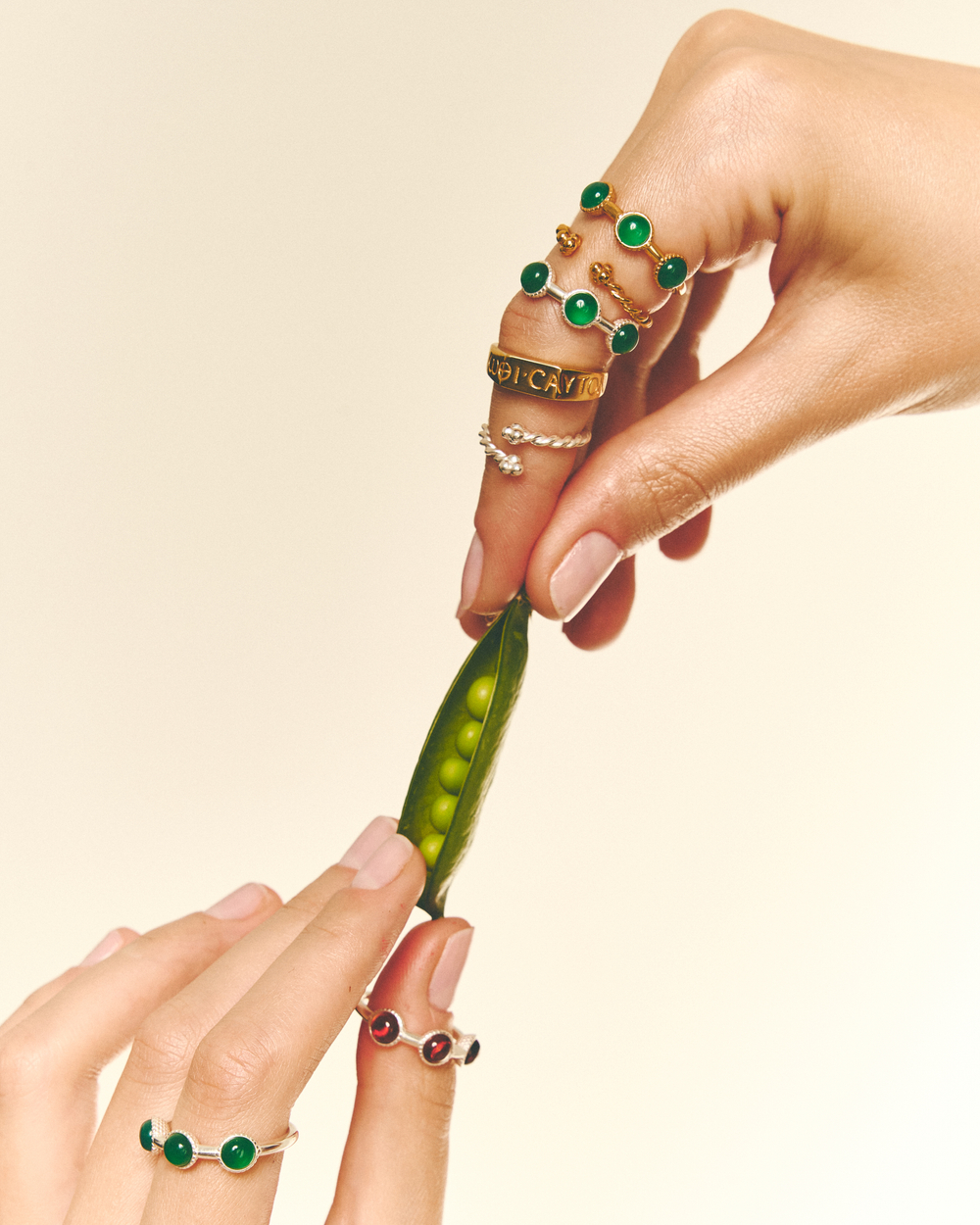 Кольцо КОЛТ с гранатами