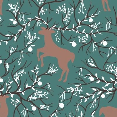 Волшебный олень (зеленый фон)