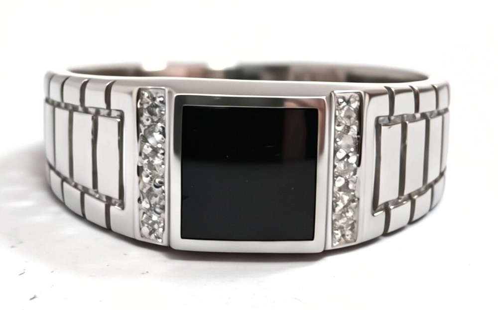 Ювелирное кольцо из серебра 925 пробы,вставка оникс,фианиты,размер 21.25