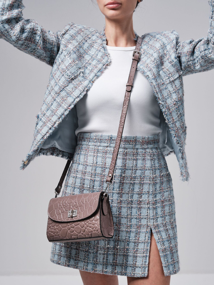 Сумка кожаная на плечо кросс-боди пастельно-фиолетовая стоун