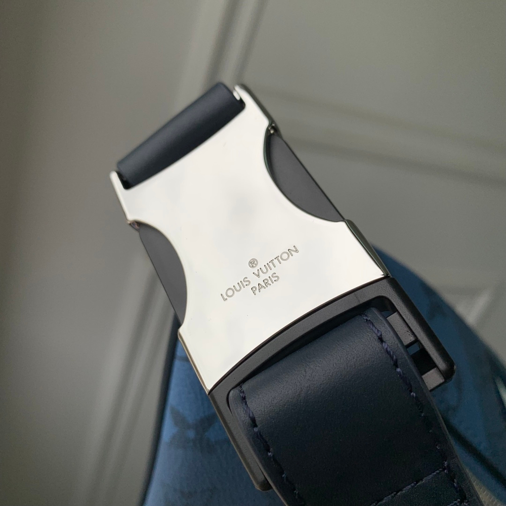 Louis Vuitton Discovery Bumbag