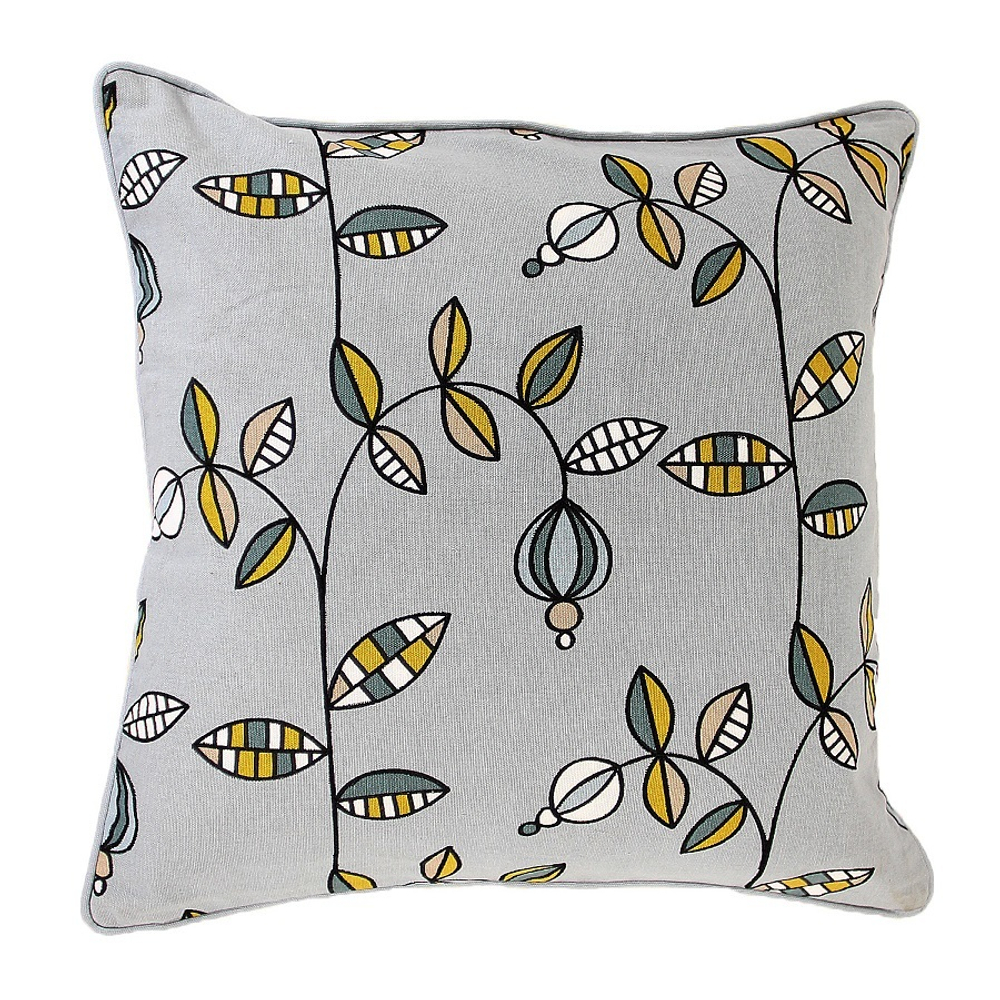 Чехол для подушки с орнаментом Ягоды тайги вышивкой и декоративной окантовкой Russian North 45х45 Tkano