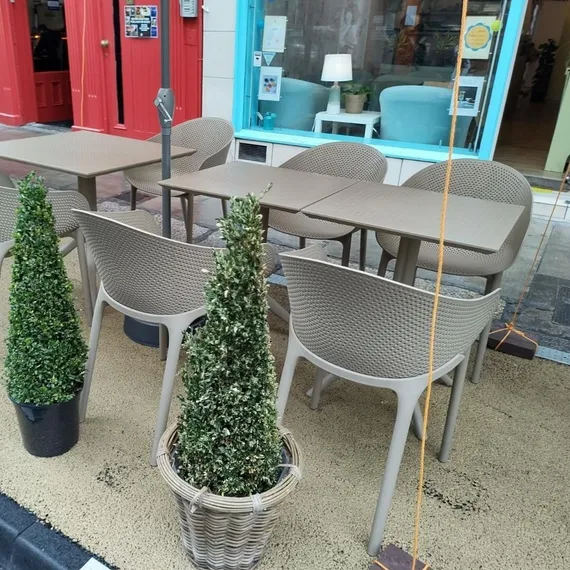 Стол пластиковый Sky 70х70 бежевый