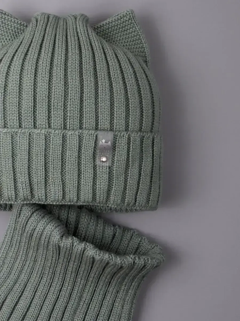 Шапка для девочки осенняя c ушками и снуд