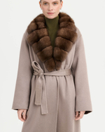 Пальто кашемировое с отделкой из меха соболя