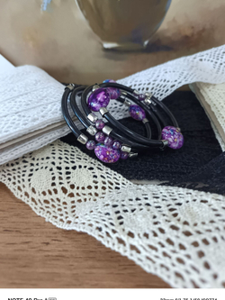 Нежный жемчужный браслет со стеклянным тюльпаном