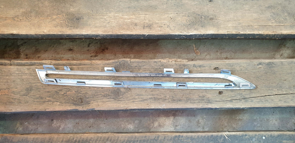 Молдинг решетки радиатора  Mercedes GLE (W166) 15-18 Б/У Оригинал A1668881585