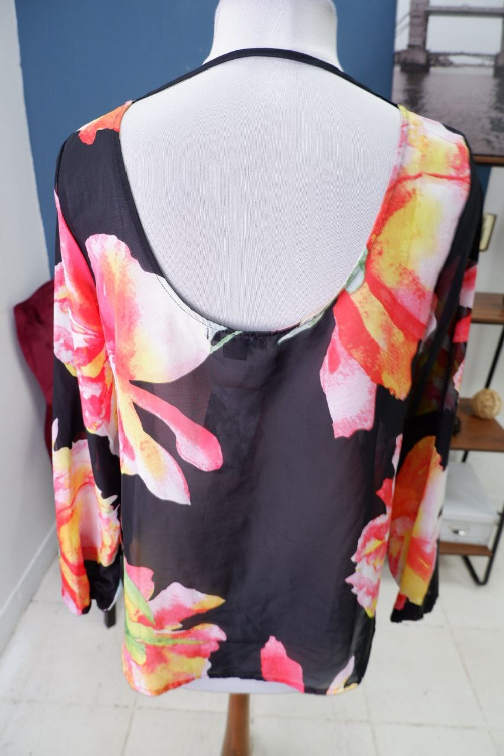 Блузка Amisu с цветами 44 размер