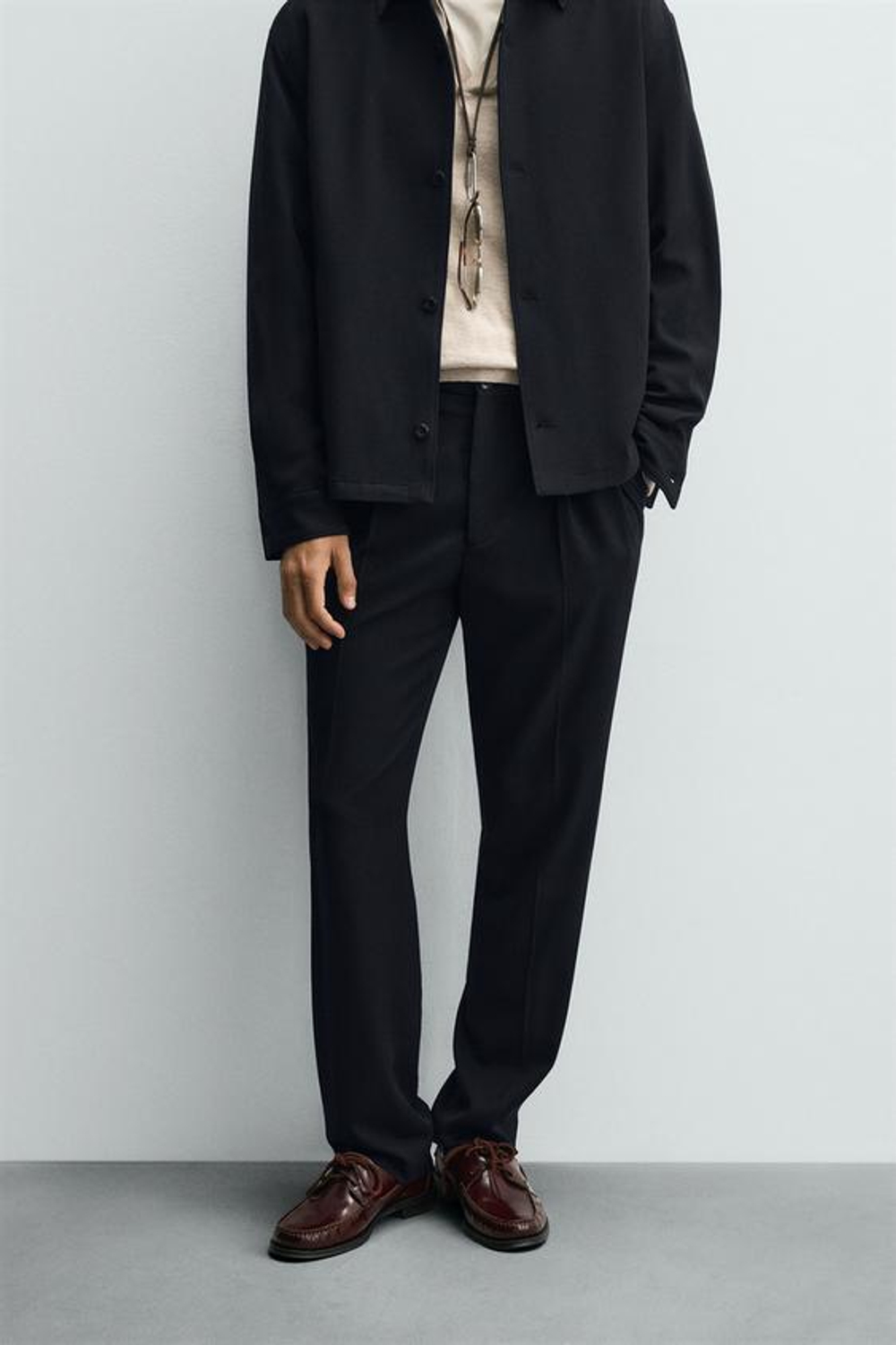 ZARA БРЮКИ REGULAR FIT СО СКЛАДКАМИ, МОРСКОЙ СИНИЙ