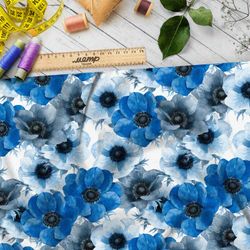 Ткань флис крупные акварельные петуньи на белом фоне