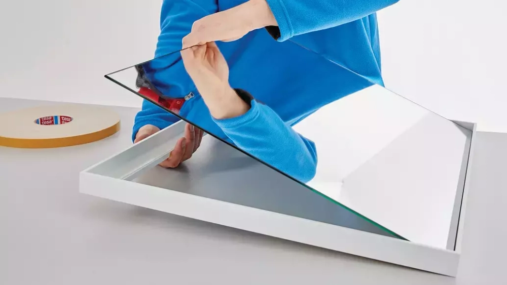 Двусторонняя клейкая лента на вспененной основе tesa® 4952, 50м:19мм, белая