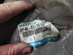 Кронштейн фары правой Mazda 3 (BK) 02-09 Новое Оригинал BP4K50151D