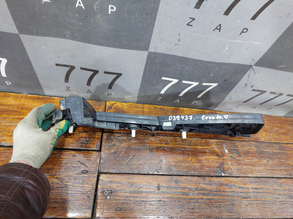 Кронштейн заднего бампера левый Kia Cerato 4 (BD) 18-21 Б/У Оригинал 86651M6000