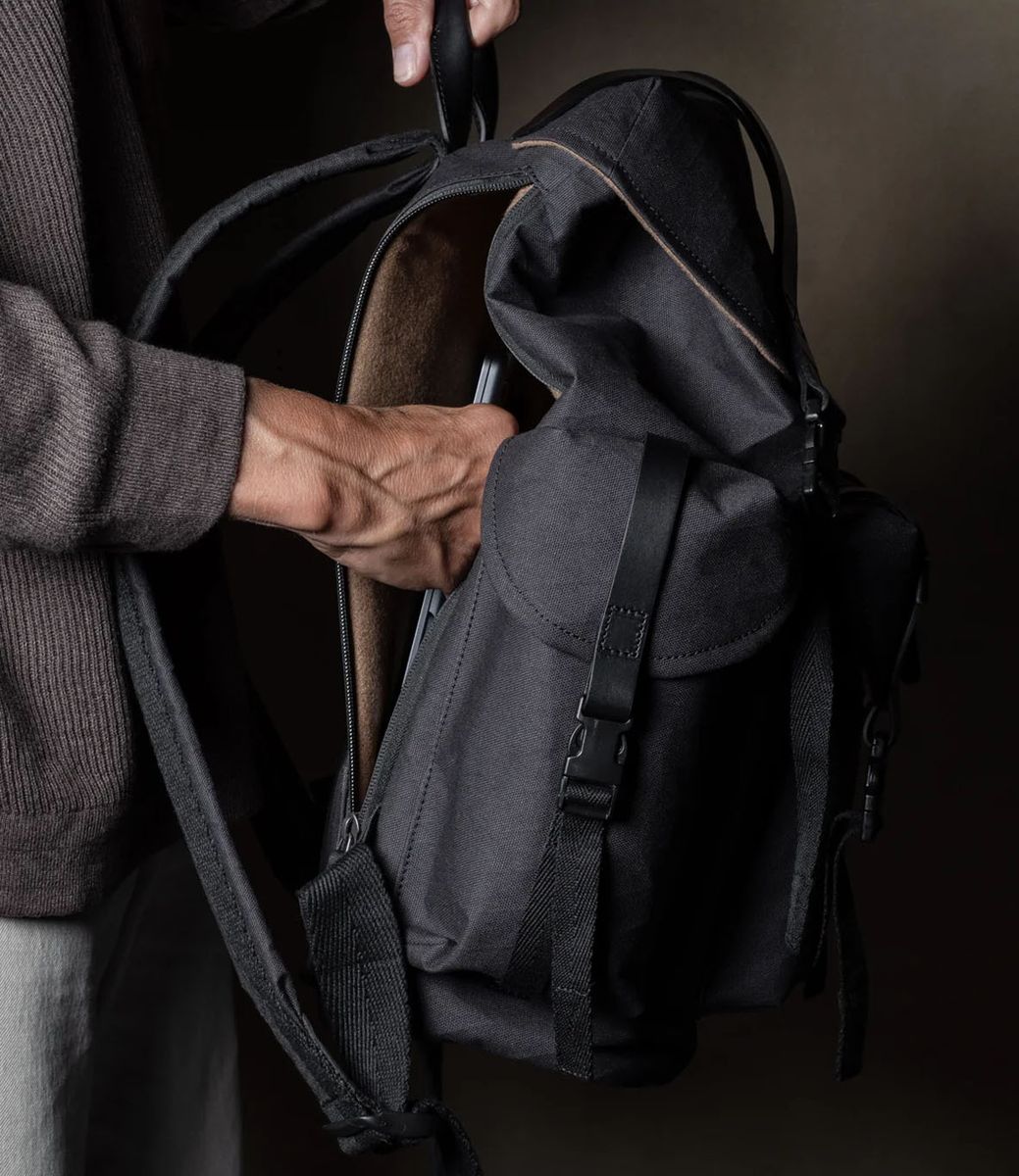 Hard Graft Berg Black Charcoal — рюкзак из ткани X-Pac
