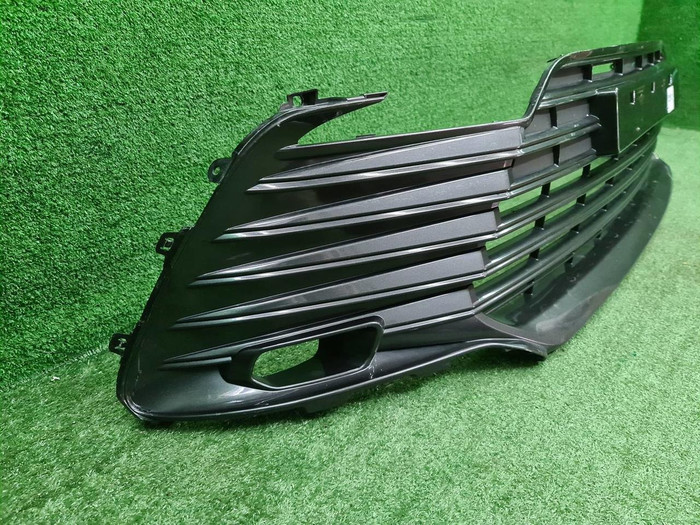 Решетка переднего бампера Toyota Camry xv70 20-нв