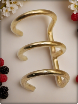 Клипса без прокола уха "Тройная" золотистая.