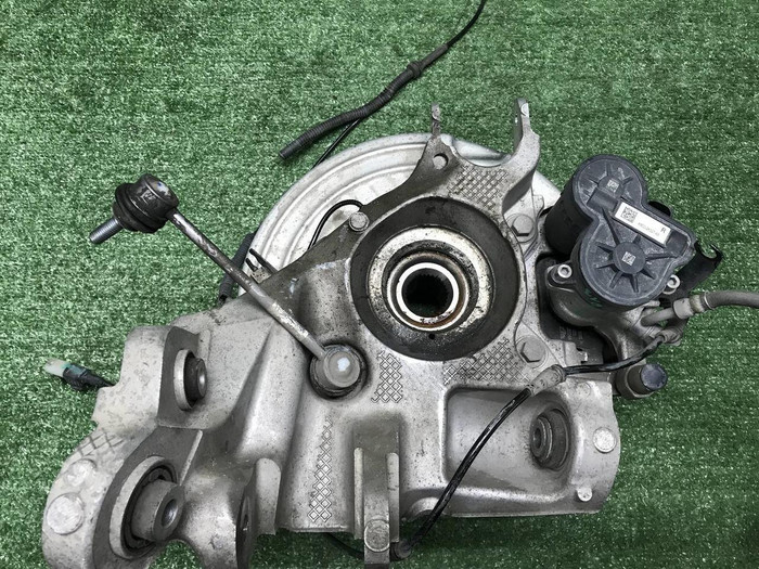 Суппорт тормозной задний LR Discovery Sport 19-нв