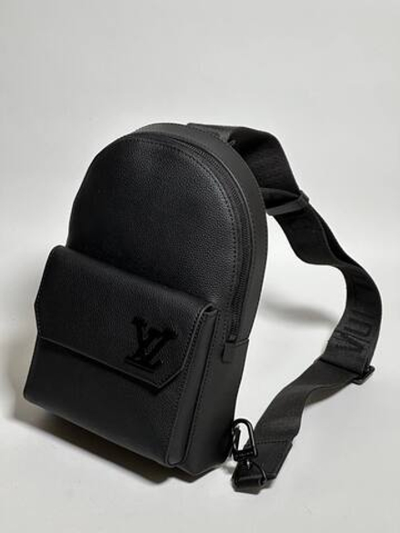 Сумка-мессенджер Louis Vuitton