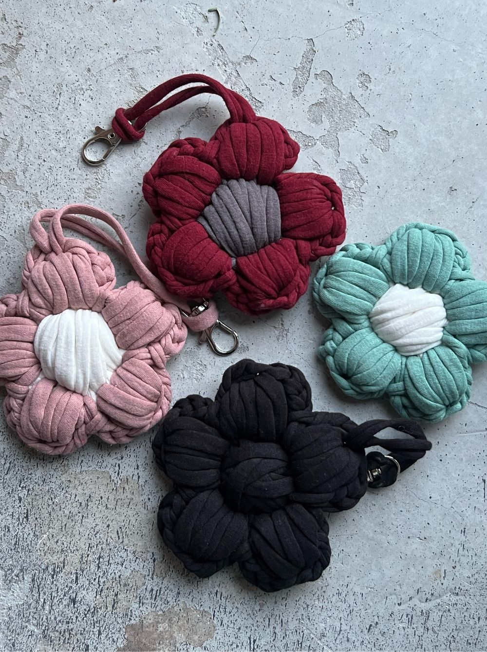 Брелок-цветок светло-зеленый