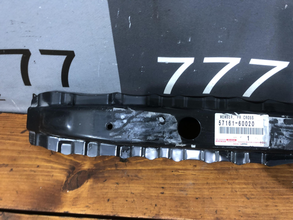Поперечина передней панели Land Cruiser 200 Новая Оригинал 5716160020