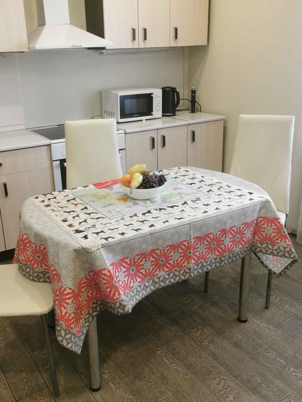 Скатерть "Породы собак на карте Мира"