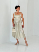 Платье с жемчужным сиянием