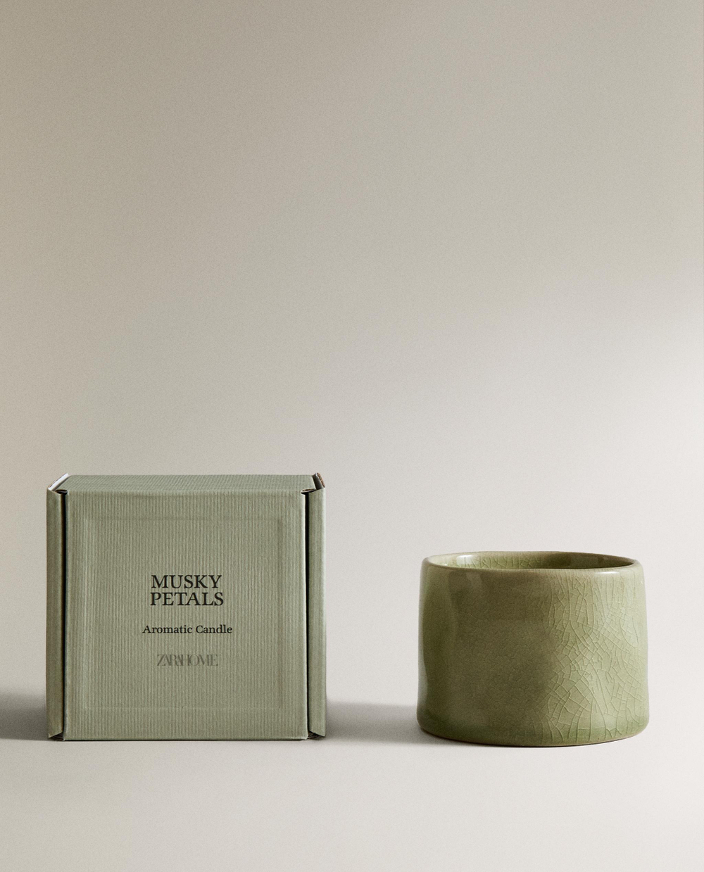 Zara Home Свеча ароматическая Musky Petals 150 г, растительный воск, аромат цветочный древесный, Розовый