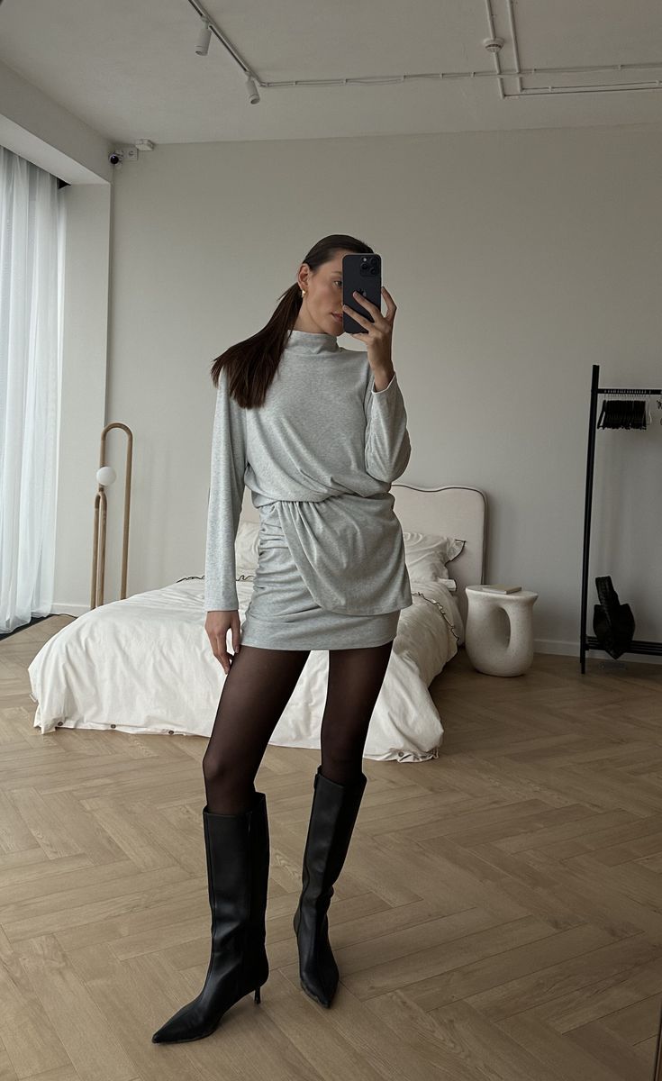 Платье из трикотажа с драпировками серый меланж