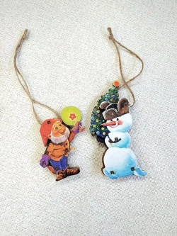 Деревянная игрушка на елку. Художник Владимир Зарубин. Гномик