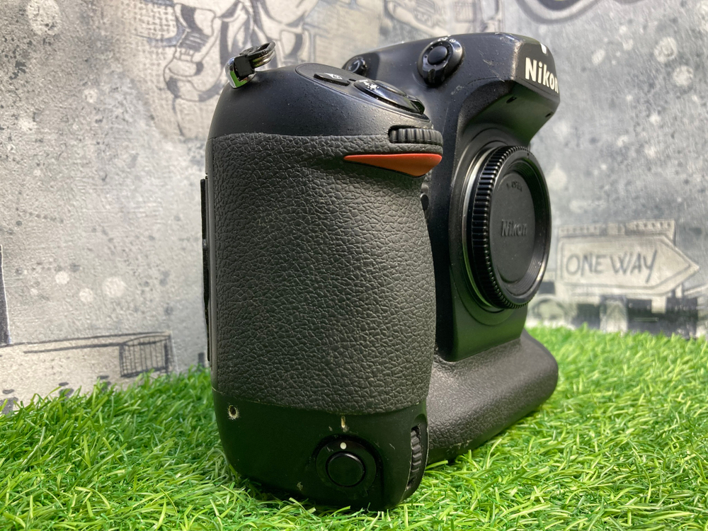 Nikon D2H (70.000 кадров) Покупка/Продажа