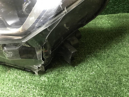 Битая Фара левая Toyota Rav 4 CA40 (2015-2019) LED