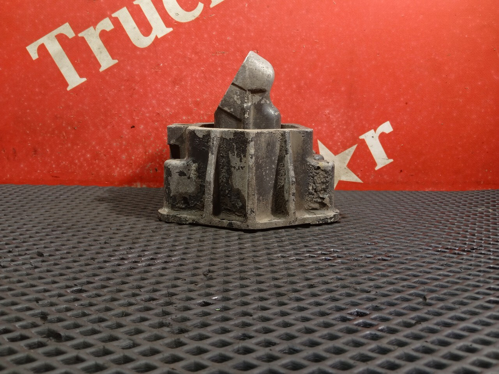 Подушка двигателя задняя