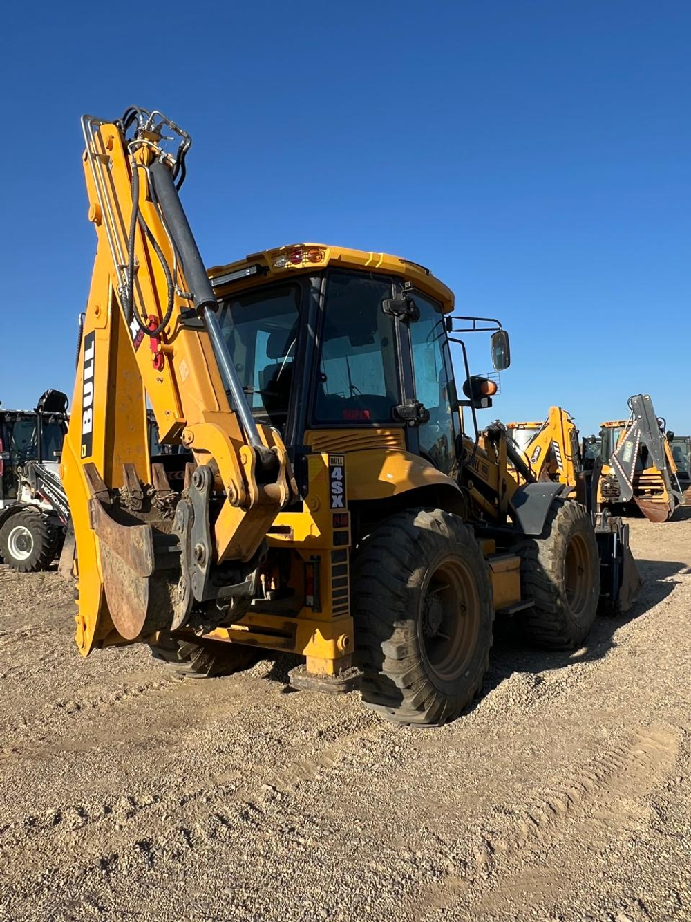 Bull 4SX Экскаватор-погрузчик 4SX-PLUS (Дизельный, 4,6 л, 116 л.с., АТ)