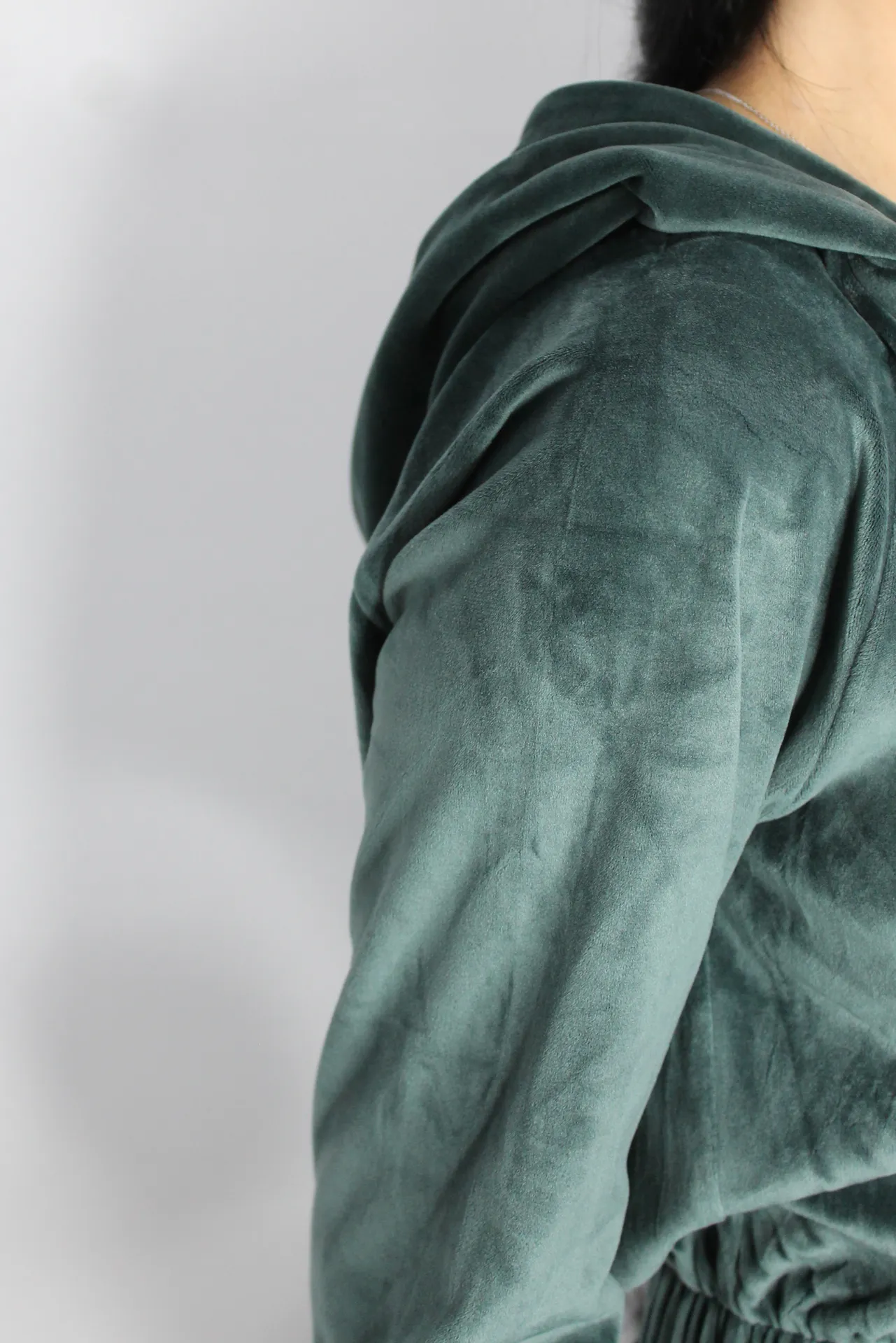 Костюм Kapsula велюровый из укороченной толстовки на молнии и широких штанов\Бирюзовый интернет-магазин