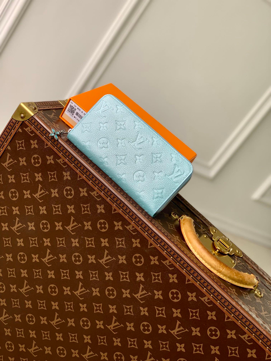 Louis Vuitton Zippy Wallet