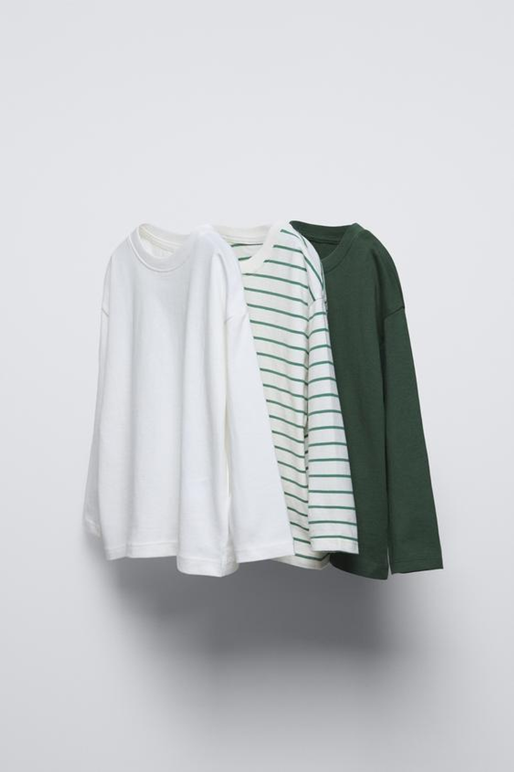 ZARA НАБОР ИЗ ТРЕХ ФУТБОЛОК В ПОЛОСКУ, ЗЕЛЕНЫЙ