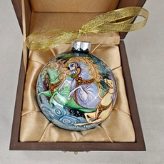 Коллекционный елочный шар с круговой росписью "Тройка удалая" в футляре