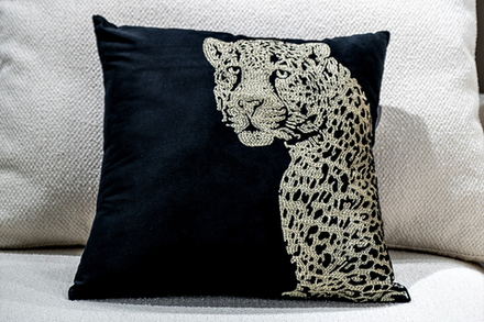 Подушка декоративная с вышивкой "Леопард" черная