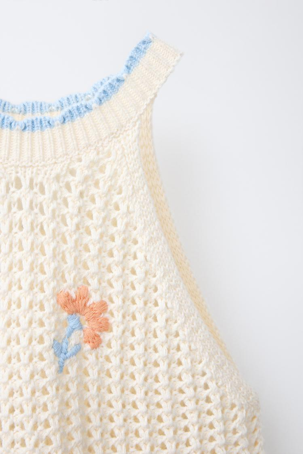 ZARA ТРИКОТАЖНЫЙ ТОП С ЦВЕТОЧНОЙ ВЫШИВКОЙ, ЭКРЮ