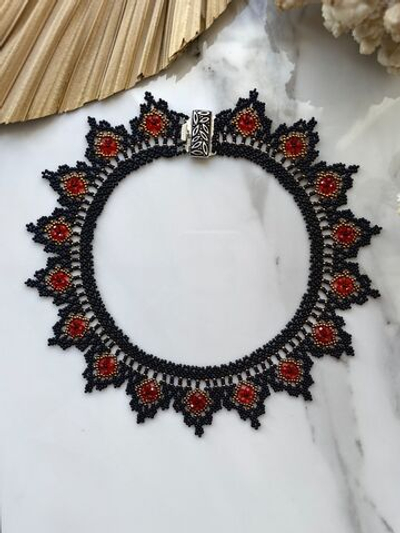 Колье "Готическая роза" из бисера ручной работы