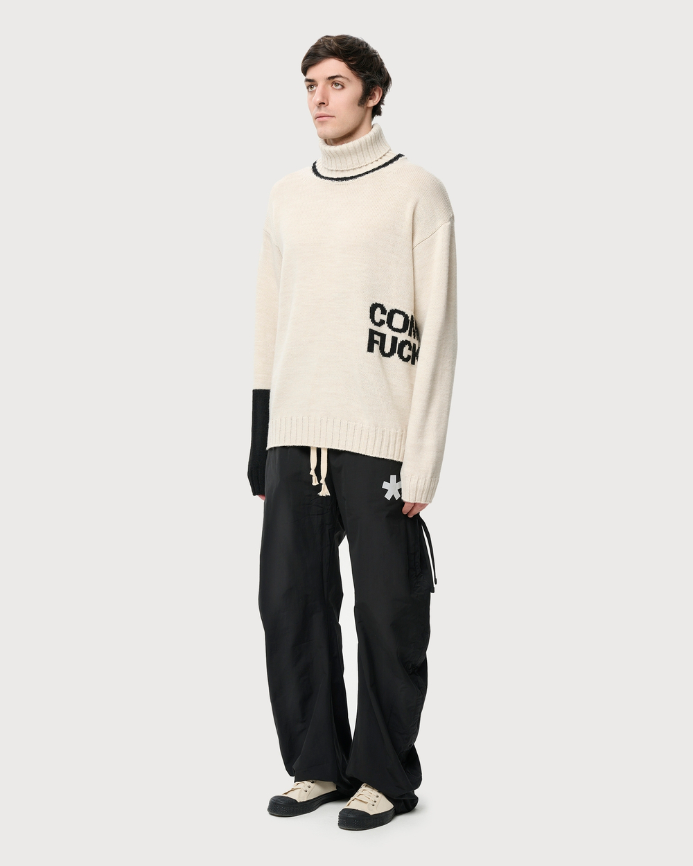 COMME DES FUCKDOWN ДЖЕМПЕР БЕЖЕВЫЙ С ЛОГОТИПОМ БРЕНДА