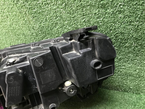 Фара правая Geely Tugella (2019-2024) LED