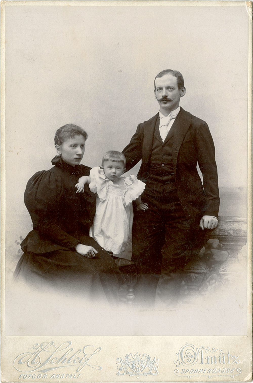 Серия студийных фотопортретов. Австро-Венгерская Империя. Конец XIX – начало XX века.